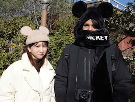 「親2人が全力」高城亜樹、イケメン夫とのディズニーショット公開！ 「お二人とも可愛い」と絶賛の声