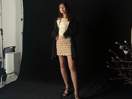 「雑誌かな？ドラマかな？」有村架純、圧巻の美脚あらわなソロショットに「かっこよすぎ」と反響！