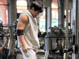 「やっぱりまだ王騎！」56歳・大沢たかお、筋肉隆々な“イケオジ”ショットに「20代にみえます」の声