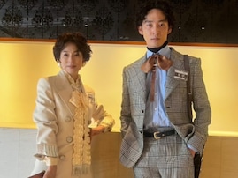 「かっこ良すぎるでしょ!」鈴木保奈美、“富豪の姉弟”で圧巻スタイル披露！ 「お洒落」「大人のカッコ良さ！」