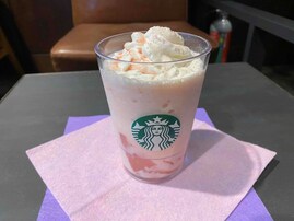 【スタバ新作】春の訪れを感じる「白桃と桜わらびもちフラペチーノ」を実食！ ぷるぷる食感で新鮮な味