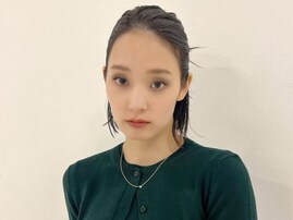 剛力彩芽、おなか丸出しスタイリッシュな私服コーデ披露！ 「本当に超オシャレですね」「スタイル抜群」