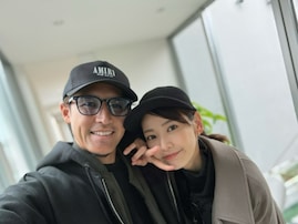 元サッカー日本代表の美人妻、夫婦ショットで結婚13周年を報告！ 「ほんとに美男美女」「お幸せに」