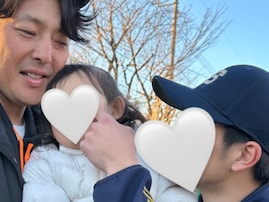 「パパに後ろ姿がそっくり」岩隈久志の美人妻、入寮中の長男と再会！ 「細マッチョになってます」