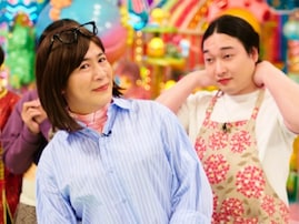 かが屋・加賀、“女性役やってる芸人”のオフショット公開！ 「女性に見える」「みんな美人さん」