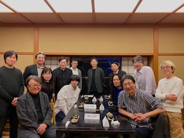 「ばぶすぎるだろ」伊野尾慧、明治大学教授らの集まりに登場し驚きの声！ 「この伊野尾くんめろい」