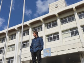 「懐かしい」TAKAHIRO、母校でのオフショットを公開！ 「地元に来てくれてうれしい」「男前」