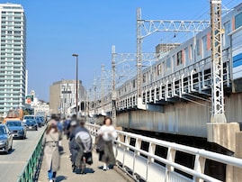 ニコタマの隣「二子新地」駅には何がある？ ローカル商店街と多摩川河川敷でスローライフを過ごせる街