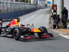 “日本人唯一のF1ドライバー”角田裕毅、お台場を爆走！ 「我らがヒーロー」「一番振り回してましたね」