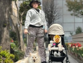 「立ち姿。カッコいい」バービー、娘＆愛犬との家族ショット公開！ 「めちゃくちゃ良い」「かわいい！」