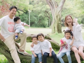 「涙腺崩壊」黒木啓司の妻・宮崎麗果、愛情あふれる家族ショット公開！ 「この家族に出会って私は救われました」