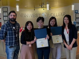 「世界が広がりました」元人気女性コンビ芸人、カナダでの留学生活ショット披露！ 「応援してます」