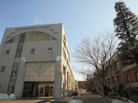「業界との連携が深いと思う日本の大学」ランキング！ 2位は「慶応義塾大学」、1位は？