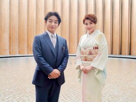 「はぁ⋯美しすぎ」藤原紀香、夫・片岡愛之助とのツーショット公開！ 「美男美女」「仲良し夫婦」
