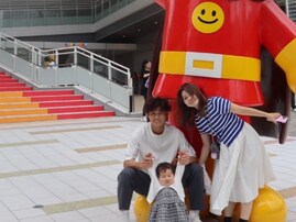 元テラハメンバー、サッカー選手の夫&娘との休日ショットを公開！ 「すてき」「娘ちゃんかわい」