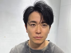「やっぱ変な薬打ってるんだ」藤森慎吾、“実年齢よりお若い”イケメンショットに反響「誰かと思った！」