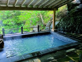 外国人観光客にすすめたい「東京都の温泉地」ランキング！ 2位「八丈島温泉」を抑えた1位は？