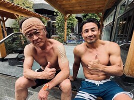 「筋肉すごい」魔裟斗、62歳大物俳優とのツーショットに反響！ 「これは激アツ」「カッコいい」