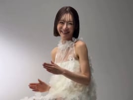 37歳で5人出産の宮崎麗果、美貌披露に「5人も産んだとは思えないプロポーション」「宇多田さんに似てる」反響