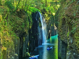 絶景だと思う「日本の滝」ランキング！ 2位は宮崎県の「高千穂峡・真名井の滝」、1位は？