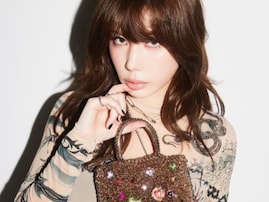 「爆モテ」仲里依紗、蜷川実花コラボアイテムのモデルショット公開「里依紗ちゃんの為にデザインされた様なバッグ」