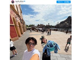 「完璧なカップル過ぎて泣く」サッカー日本代表、美人妻とのラブラブショットに反響「意味わからんくらい可愛い」