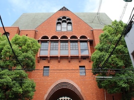 関西地方大学群「産近甲龍」の中で最もお金持ちなイメージがある大学ランキング！ 2位は「近畿大学」、1位は？