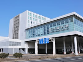 【2025年調査】「お土産が充実していると思う空港」ランキング！ 2位「新千歳空港」、圧倒的1位は？