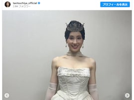 「横顔が綺麗すぎて…」土屋太鳳、マクベス夫人の“美しくて気高いドレス”姿「貫禄あって素晴らしい」