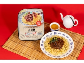 【ファミマ】リニューアルして再登場！ 汁なし冷凍麺シリーズ「少し甘めの濃厚みそだれ 炸醤麺」で夏バテ食欲を刺激