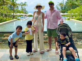 「涙が出る」黒木啓司、妻・宮崎麗果＆子どもと家族旅行で沖縄の高級ホテル宿泊「素敵なファミリー」