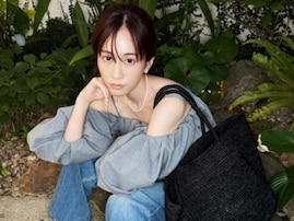 「顔小さすぎる」前田敦子、美デコルテ際立つ夏コーデ披露！ 「めっちゃ癒やされた」「憧れの女性」