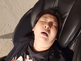 「優しい旦那さま」鈴木おさむ、妻・森三中大島の“旅先の様子”に反響！ 「かわいすぎます」「無防備」