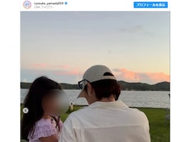 「まるでデート」山田涼介、姪＆姉との家族旅行ショット公開「大きくなってる」「おじ活涼介が見れて最高」