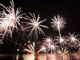 県外から行く価値がある「中国・四国の花火大会」ランキング！ 「松江水郷祭」を16票差で抑えた1位は？