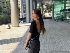 「後ろ姿がさすが過ぎる」後藤真希、美背中際立つオフショット公開！ 「ドキッとしちゃう」「かわい過ぎ」