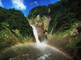 夏に行きたい「富山県の穴場秘境」ランキング！ 2位「称名滝」を抑えた1位は？