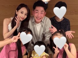 「帰りたくない」人気芸人、美人妻＆娘三姉妹と星野リゾートへ！ 「どうして腹筋が割れているの尊敬すぎる、、」