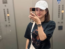 「夫のTシャツを借りパク」菊地亜美、長女との親子ショットを公開！ 「子育て頑張ってますね」