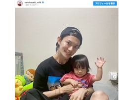 「パパになってたん！？」人気アイドルが子どもを抱く姿に反響「ほんまやばい」「組み合わせ最高すぎる」