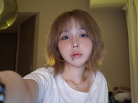 「本人なの？」なえなの、金髪×顔面ピアスの別人級の近影に賛否「え、こっちのが断然好き」「くそ可愛い」