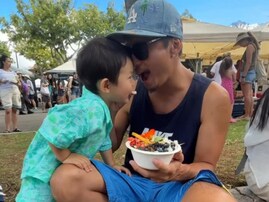 「これで太らないってすごい!!」黒木啓司、ハワイ食い倒れショット公開「写真撮る為に一旦停止ポーズが面白い」