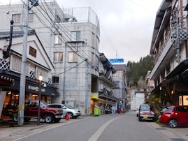 日本百名湯で行ってみたい「新潟県・山梨県の温泉」ランキング！ 2位「松之山温泉」、1位は？