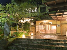 【楽天トラベルセール】「横山大観ゆかりの宿　熱海　大観荘」が今だけ特別価格に！ 落ち着いたひとときを過ごせる老舗旅館【8月25日】