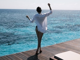 「スタイル異次元すぎてヤバい」なごみ、圧巻の美脚際立つ姿に「どうやってスタイル維持してるの」反響