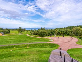 旅の目的地にしたいと思う「北海道の道の駅」ランキング！ 2位「縄文ロマン 南かやべ」と同率1位は？【2025年調査】