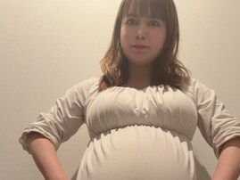 「絶対安静」中川翔子、“双子お腹観察日記”で大きなおなか公開「はち切れそう」「すごいお腹ですね」