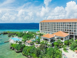 【楽天トラベルスーパーSALE】「ハイアットリージェンシー瀬良垣アイランド沖縄」が今だけ特別価格に！全室海一望バルコニーの南国リゾート【9月5日】