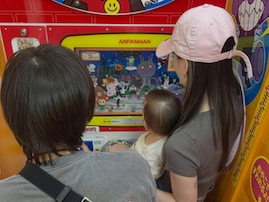 「国をあげて守るファミリー」人気女性YouTuber、“ママの私”な育児の様子を公開！「えっ女神と天使」