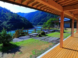 旅の目的地にしたいと思う「高知県の道の駅」ランキング！ 2位「四万十とおわ」、1位は？【2025年調査】